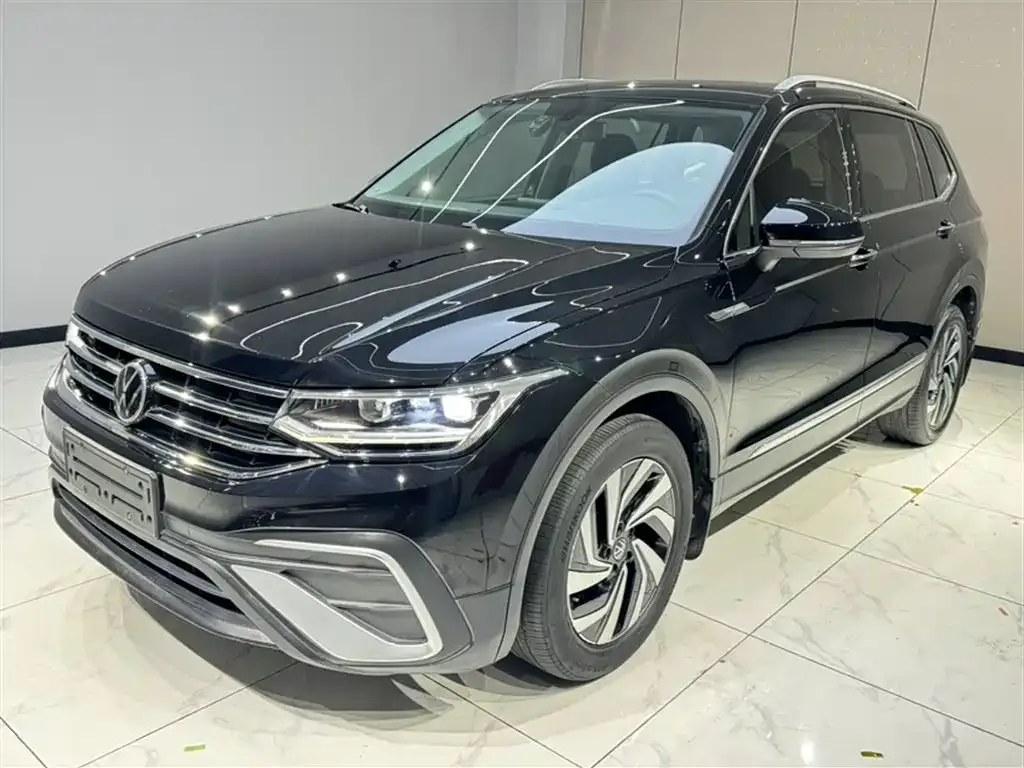 Volkswagen Tiguan L — фото 1