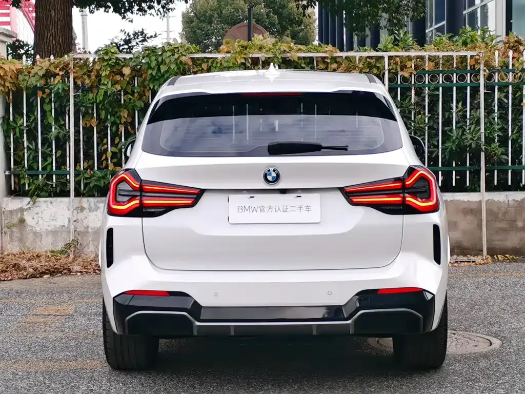 BMW iX3 — фото 5