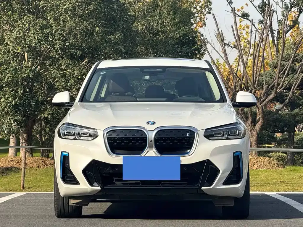 BMW iX3 — фото 2