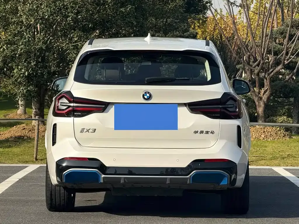 BMW iX3 — фото 4