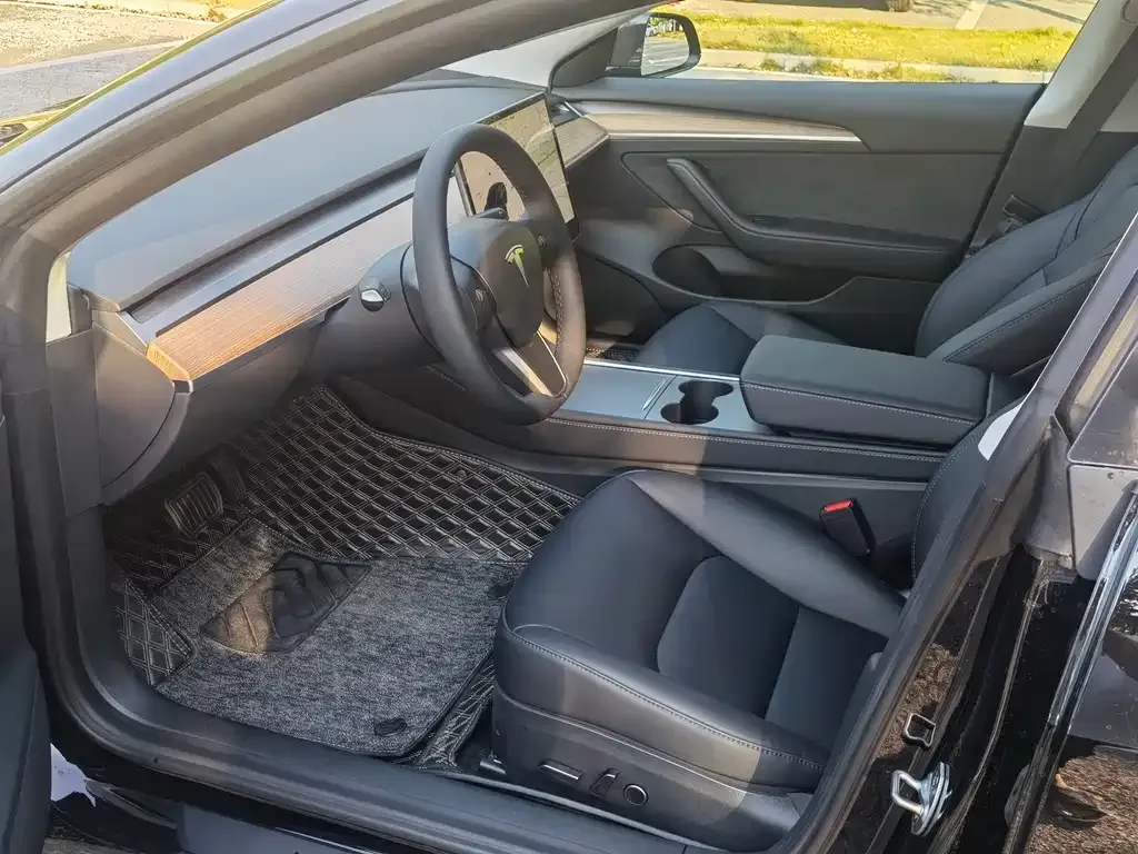 Tesla Model 3 — фото 4