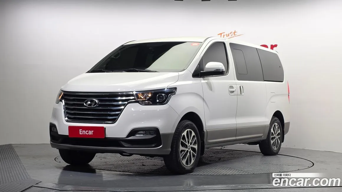 Hyundai Starex — фото 1