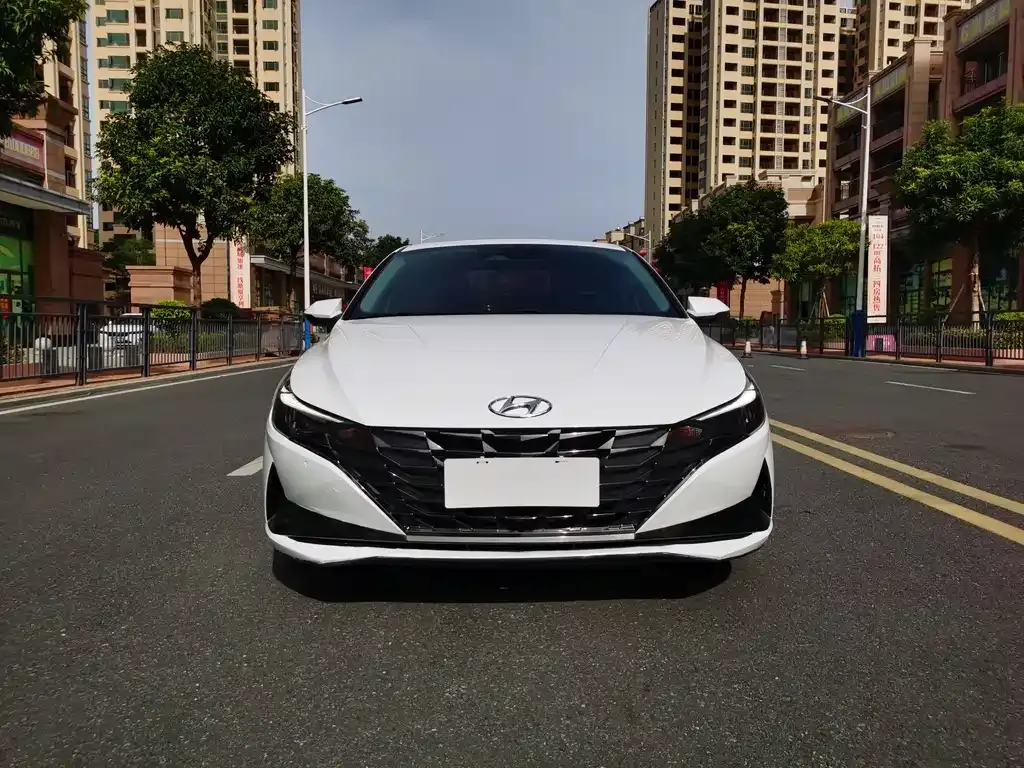Hyundai Elantra — фото 2