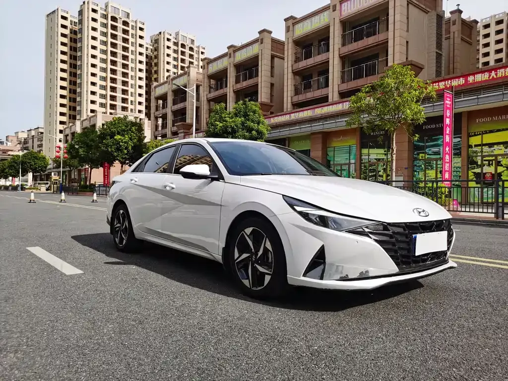 Hyundai Elantra — фото 3