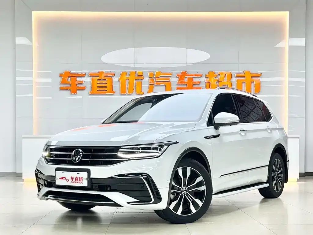 Volkswagen Tiguan L — фото 1