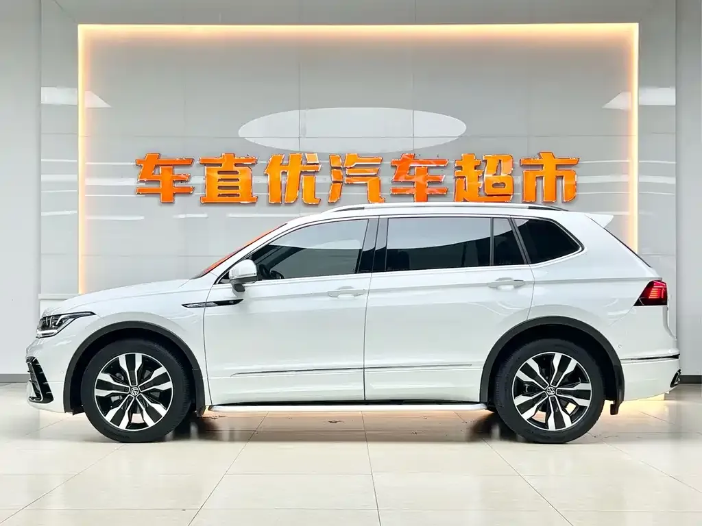 Volkswagen Tiguan L — фото 4