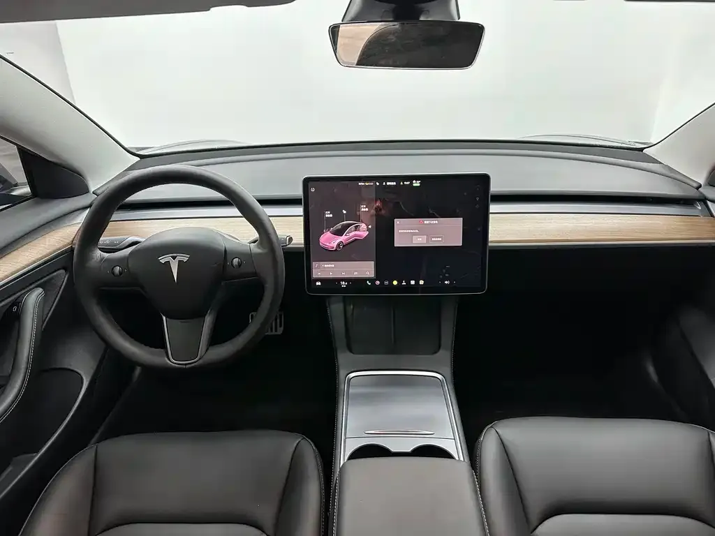 Tesla Model 3 — фото 4
