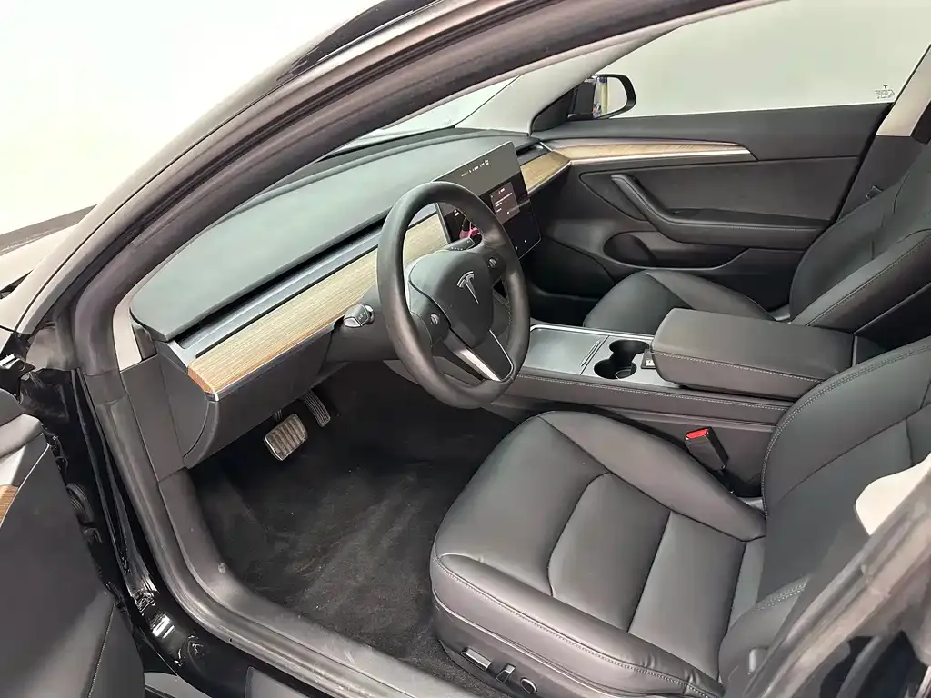 Tesla Model 3 — фото 5