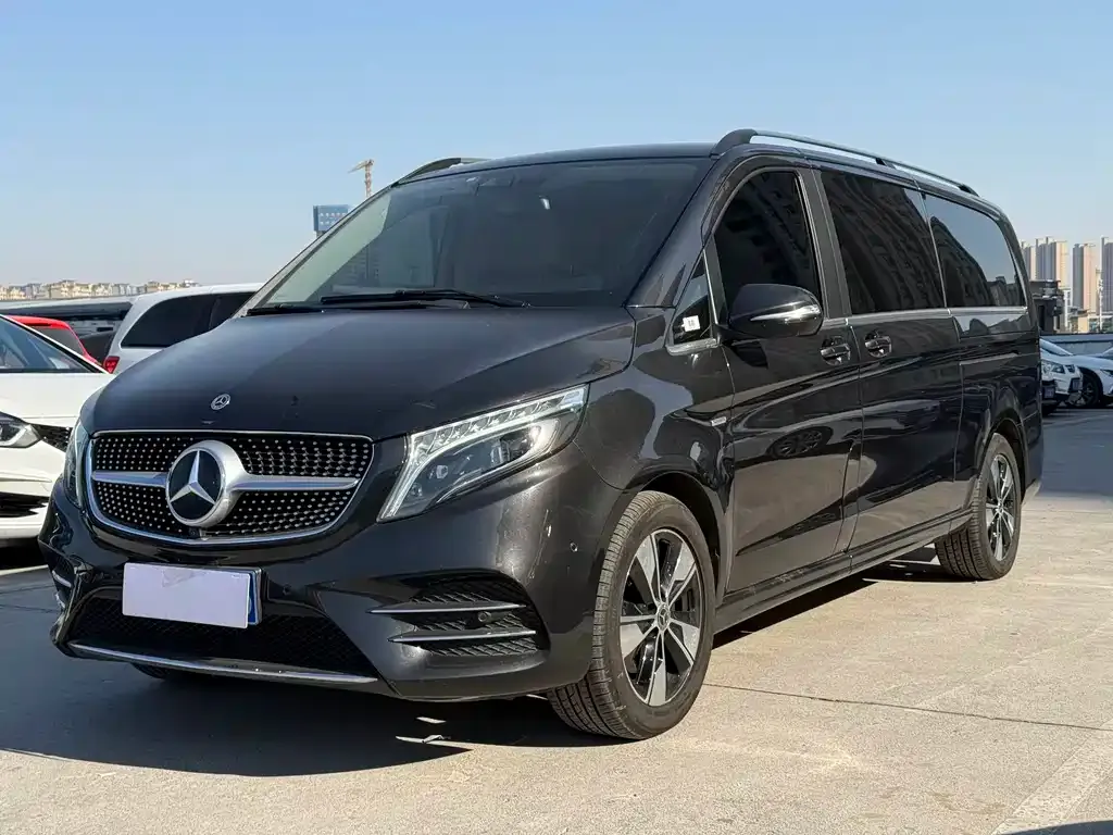 Mercedes-Benz V-Class — фото 1