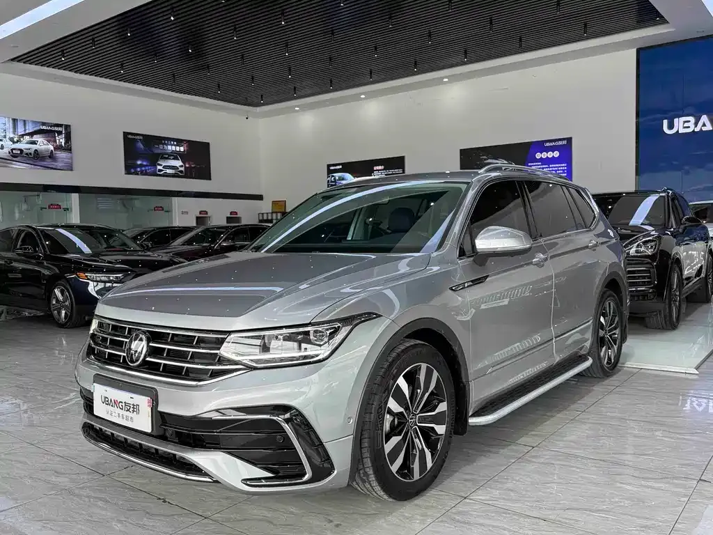 Volkswagen Tiguan L — фото 1