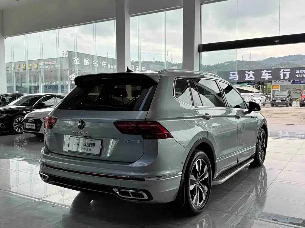 Volkswagen Tiguan L — фото 4