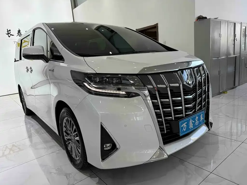 Toyota Alphard — фото 3