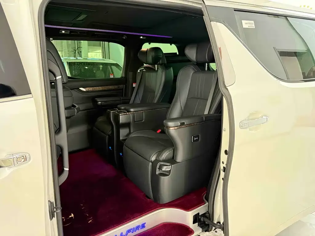 Toyota Alphard — фото 7