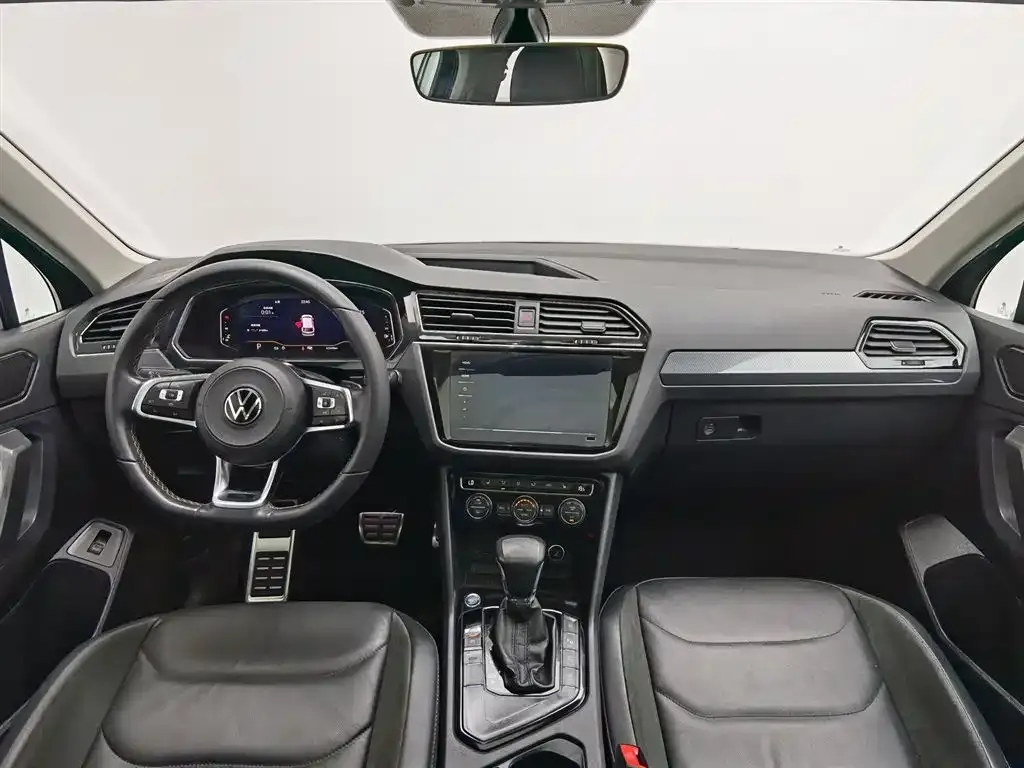 Volkswagen Tiguan L — фото 5