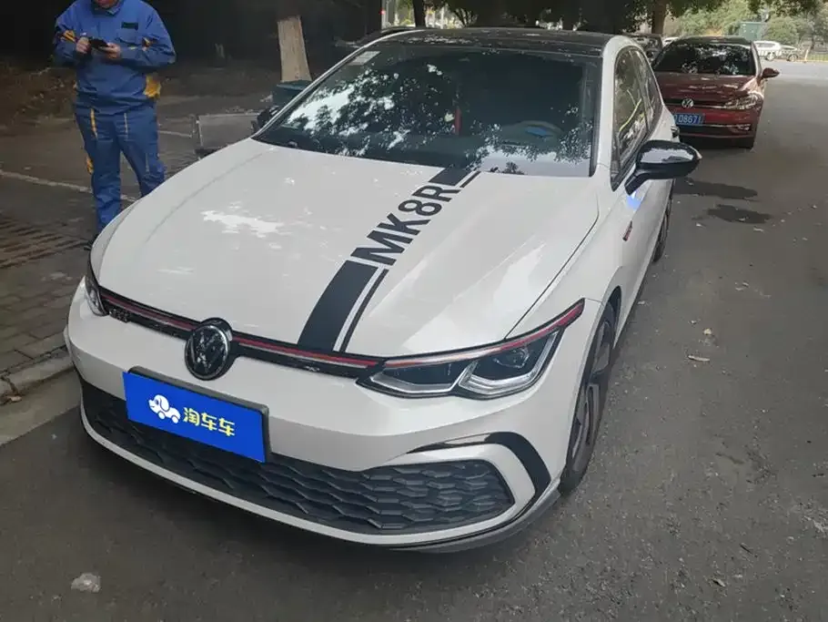 Volkswagen Golf GTI — фото 1