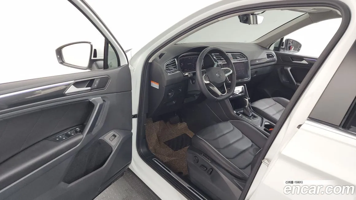 Volkswagen Tiguan — фото 10