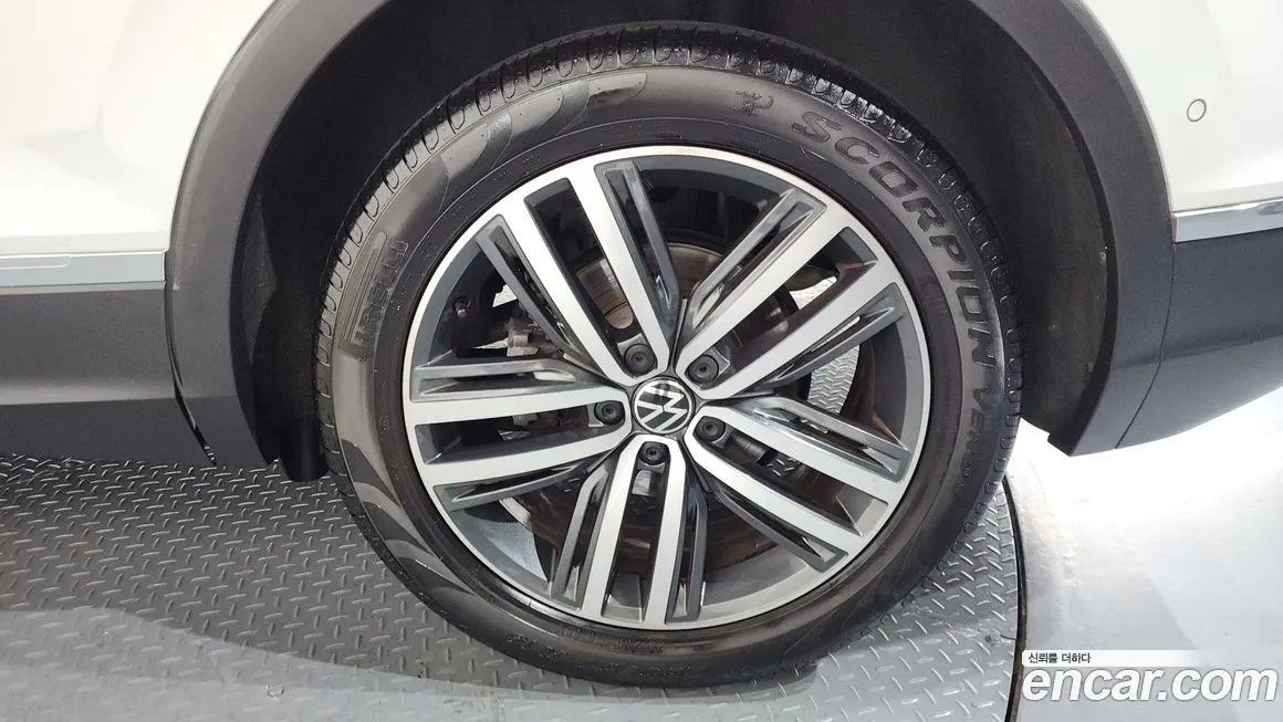 Volkswagen Tiguan — фото 5