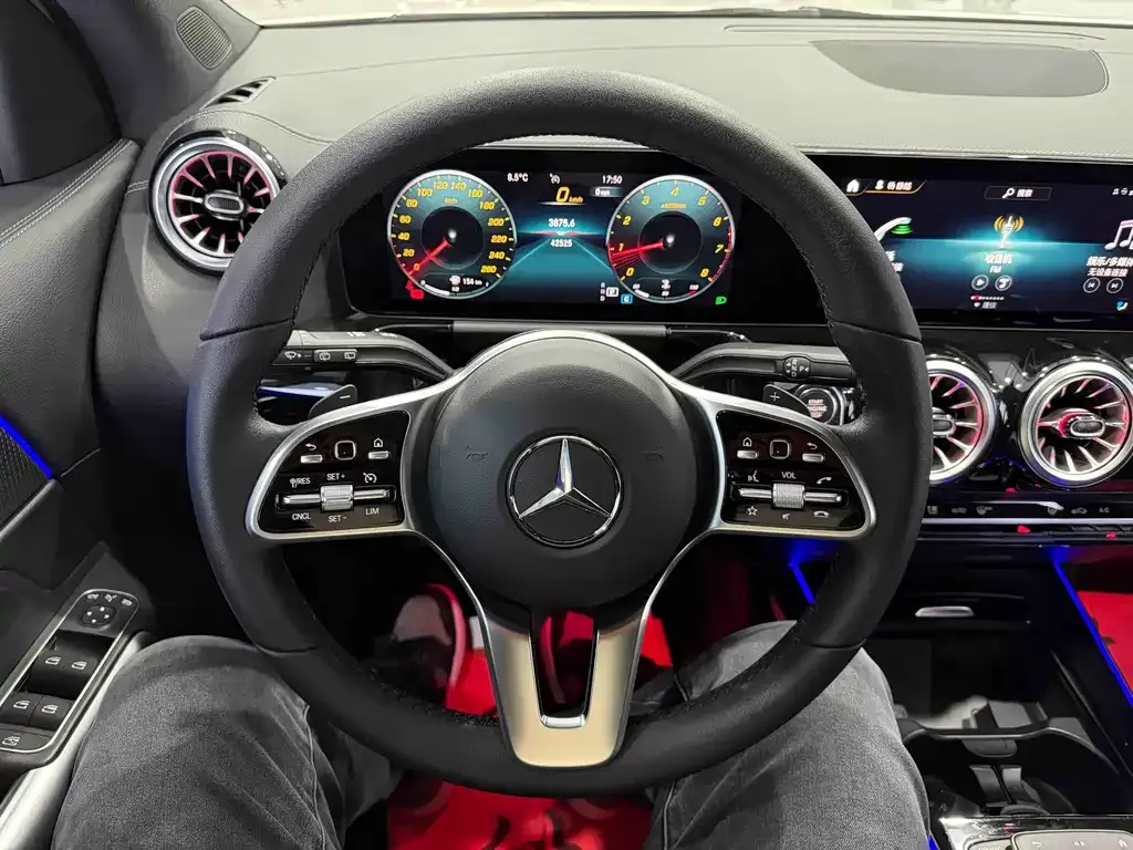 Mercedes-Benz GLA — фото 6