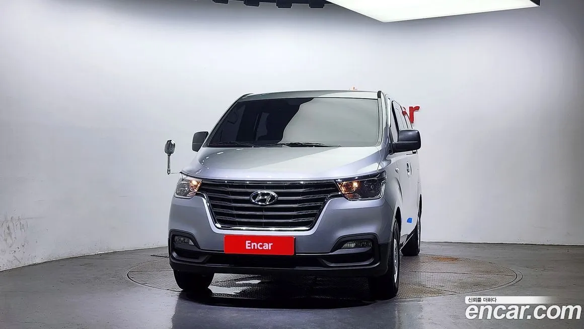 Hyundai Starex — фото 3