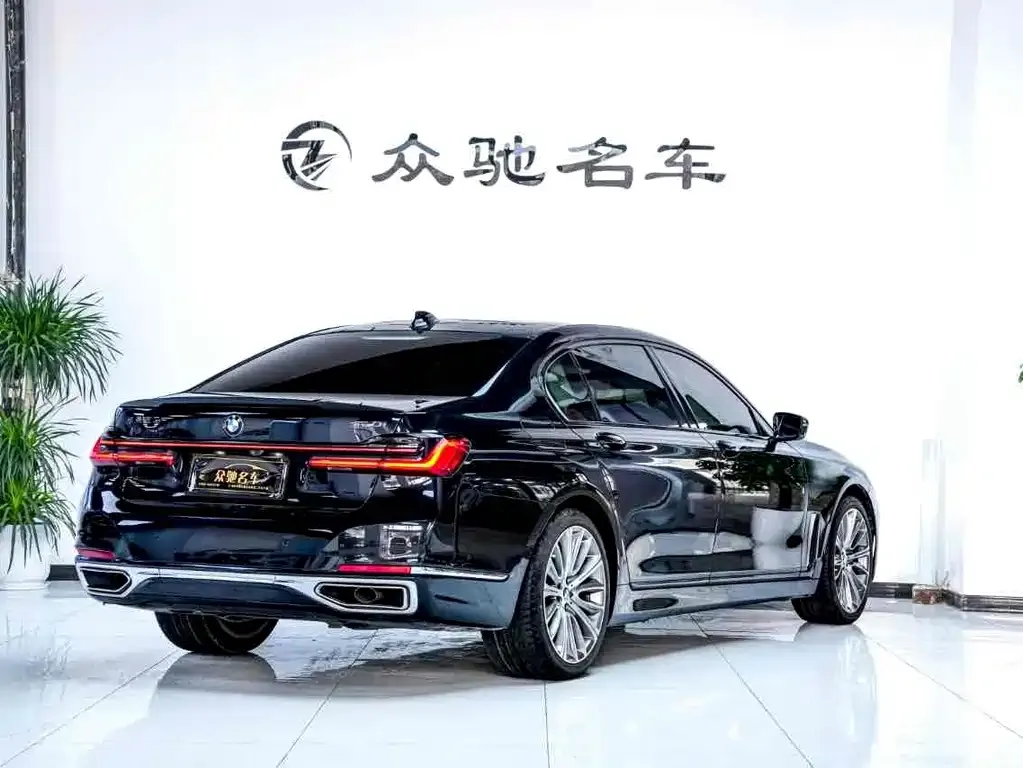 BMW 7 Series — фото 10