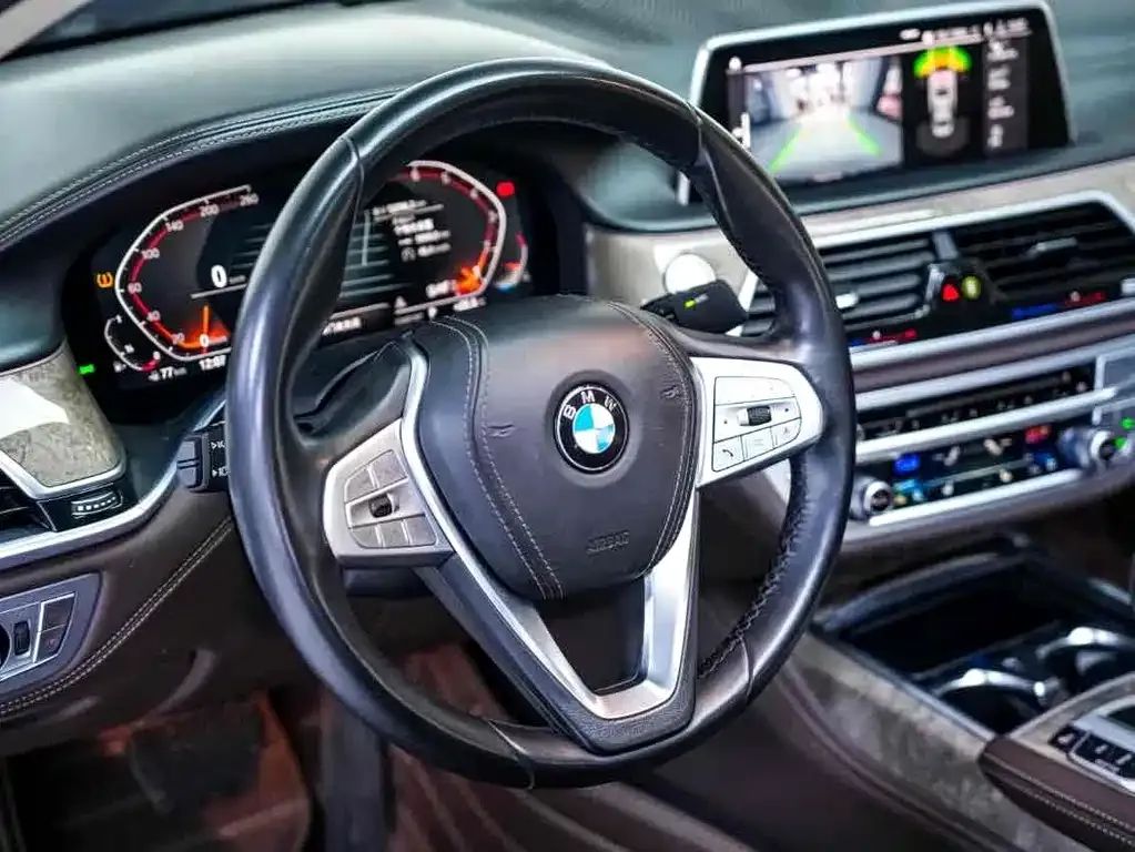 BMW 7 Series — фото 4