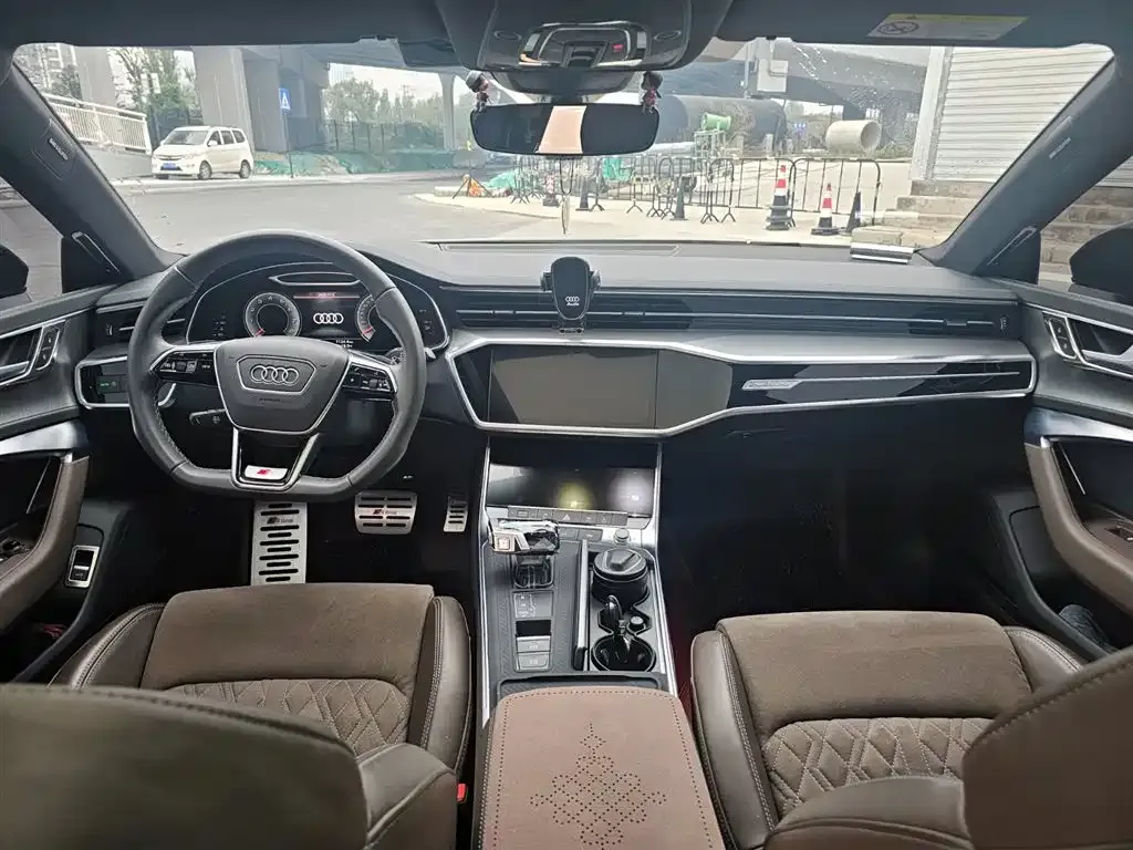 Audi A7L — фото 5