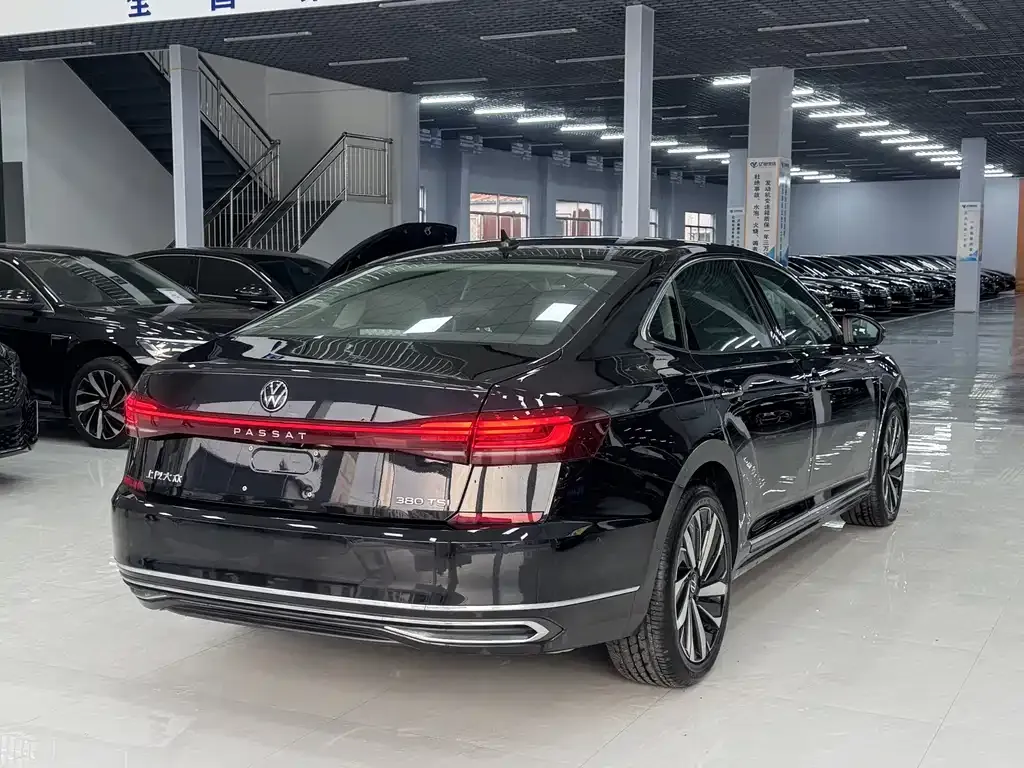 Volkswagen Passat — фото 7
