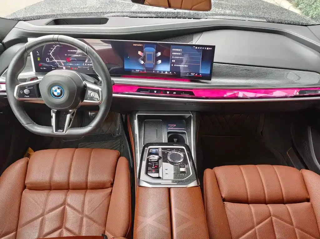 BMW i7 — фото 8