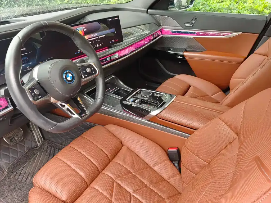 BMW i7 — фото 9