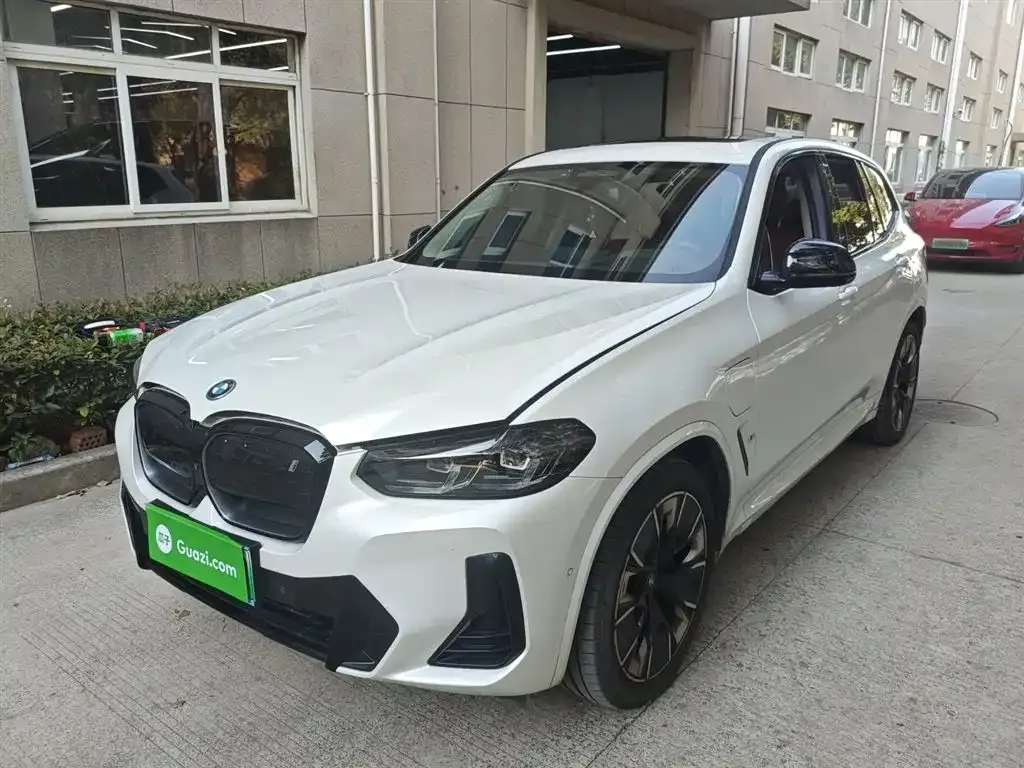 BMW iX3 — фото 1