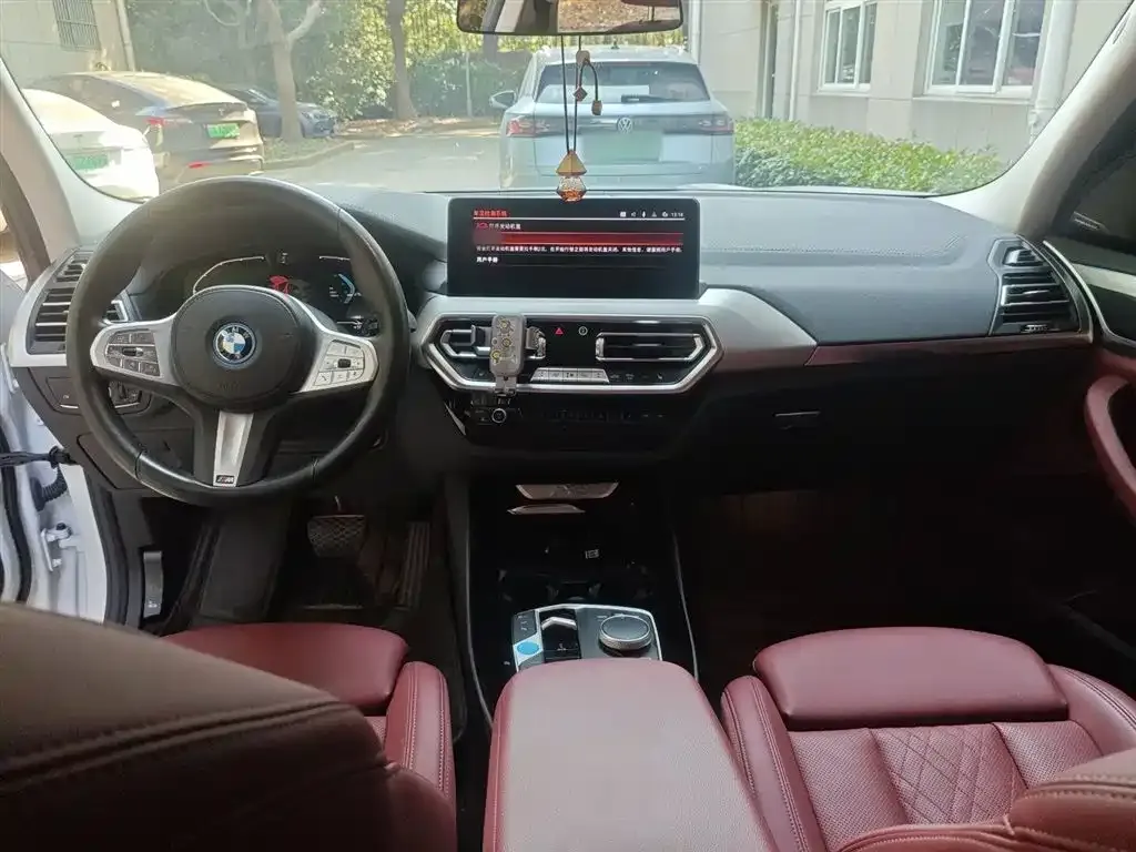 BMW iX3 — фото 10