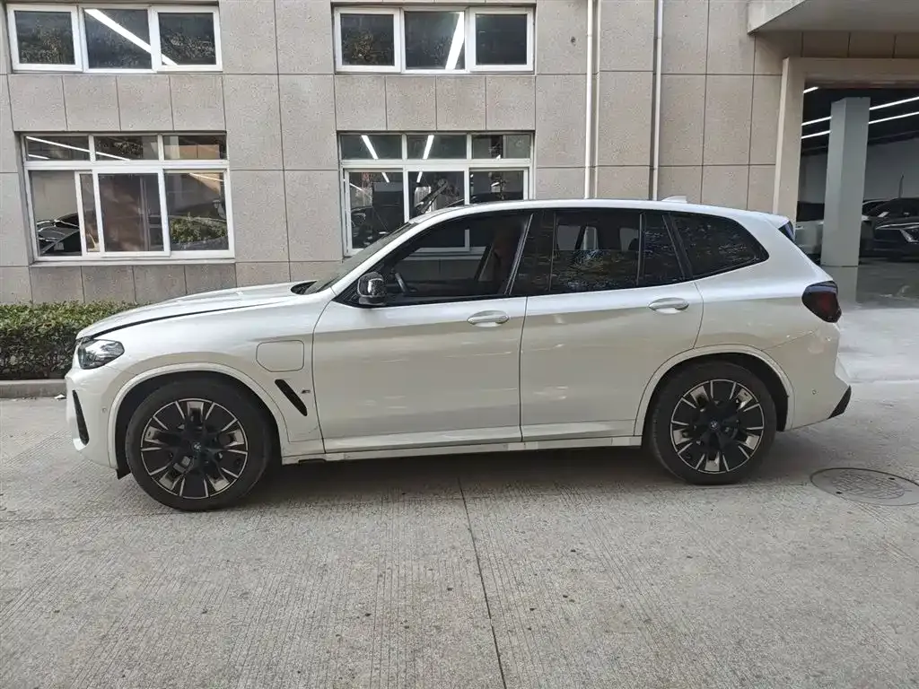 BMW iX3 — фото 5