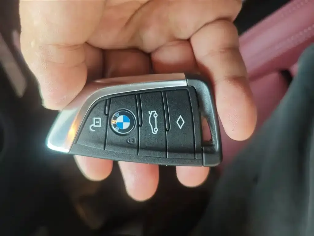 BMW iX3 — фото 9