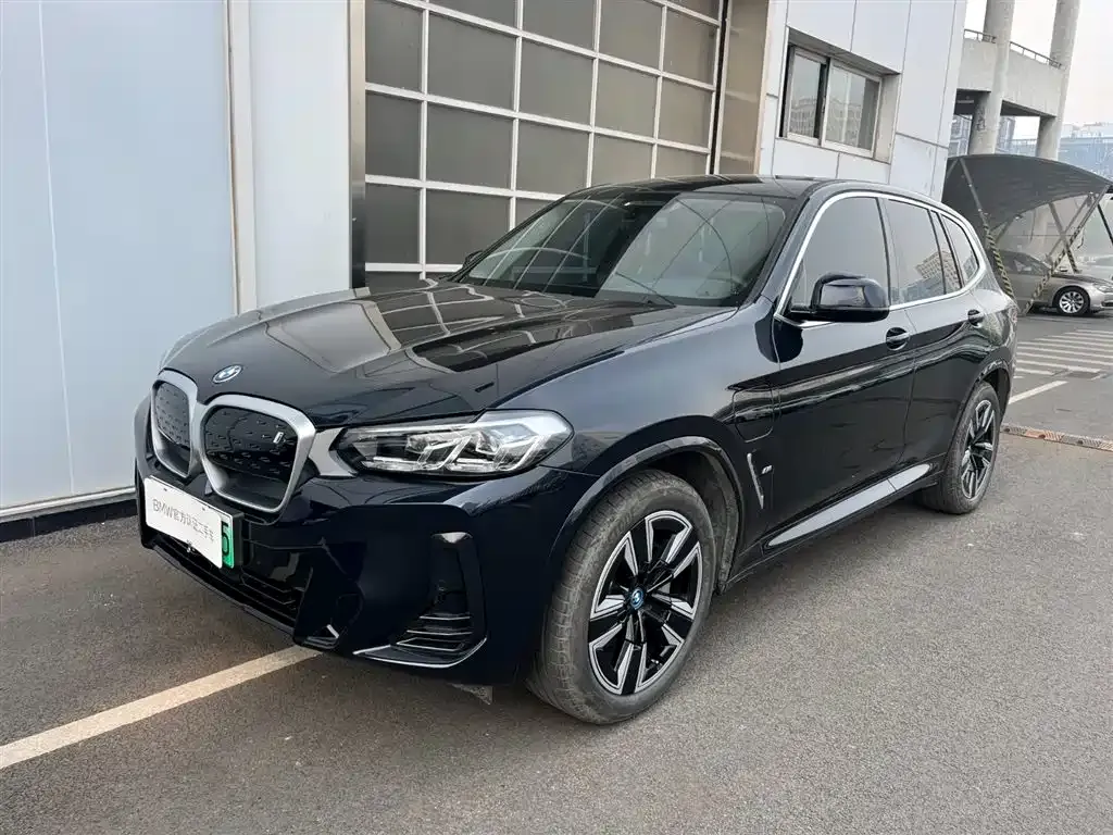 BMW iX3 — фото 1