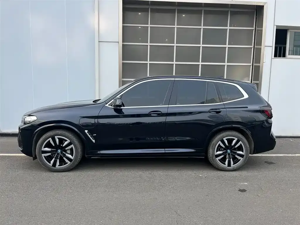 BMW iX3 — фото 5