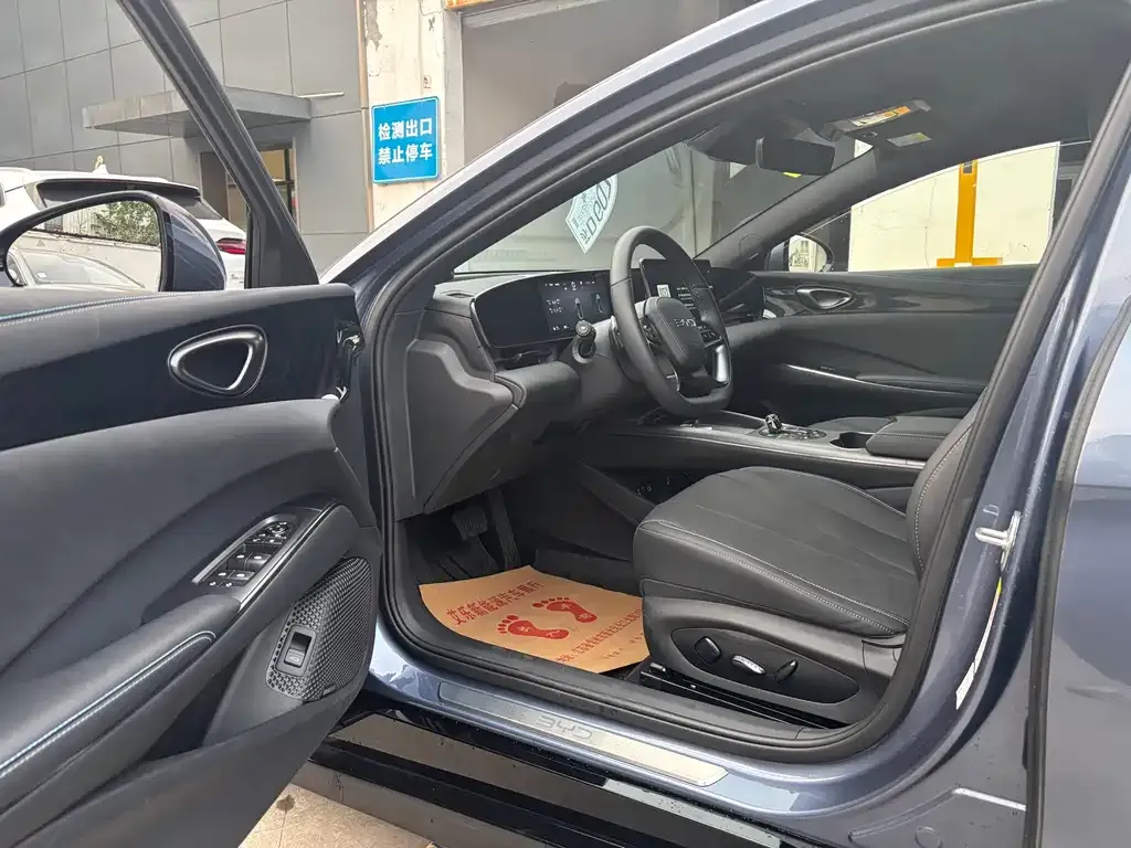 BYD Seal — фото 9