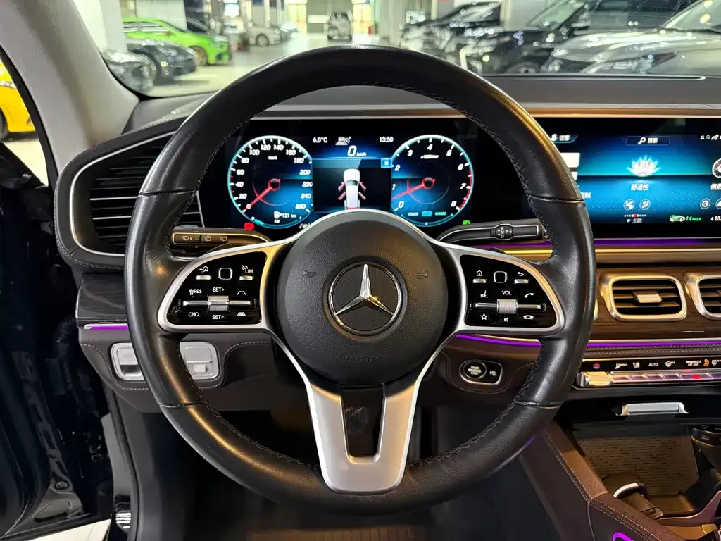 Mercedes-Benz GLS — фото 7