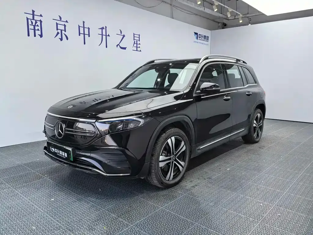 Mercedes-Benz EQB — фото 1