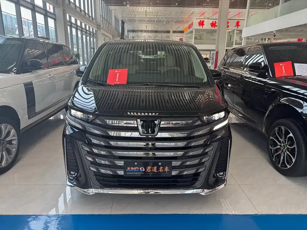 Toyota Vellfire — фото 1