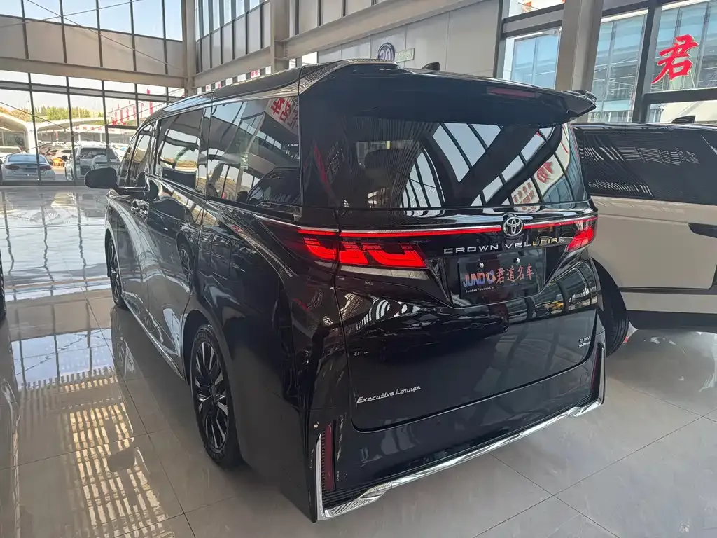 Toyota Vellfire — фото 4