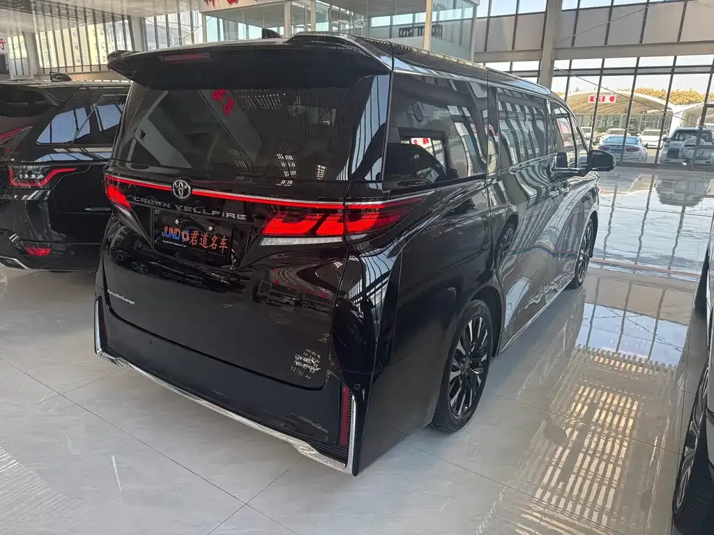 Toyota Vellfire — фото 5
