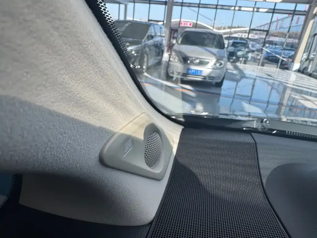 Toyota Vellfire — фото 9