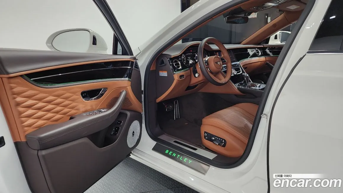Bentley Flying Spur — фото 10