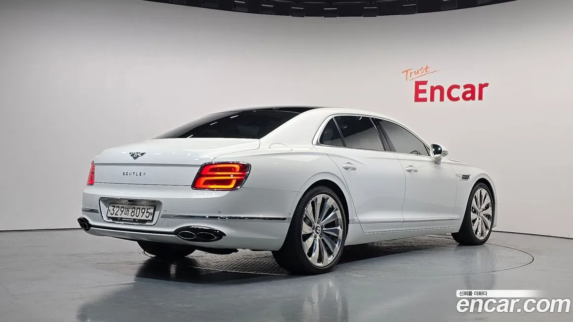 Bentley Flying Spur — фото 2