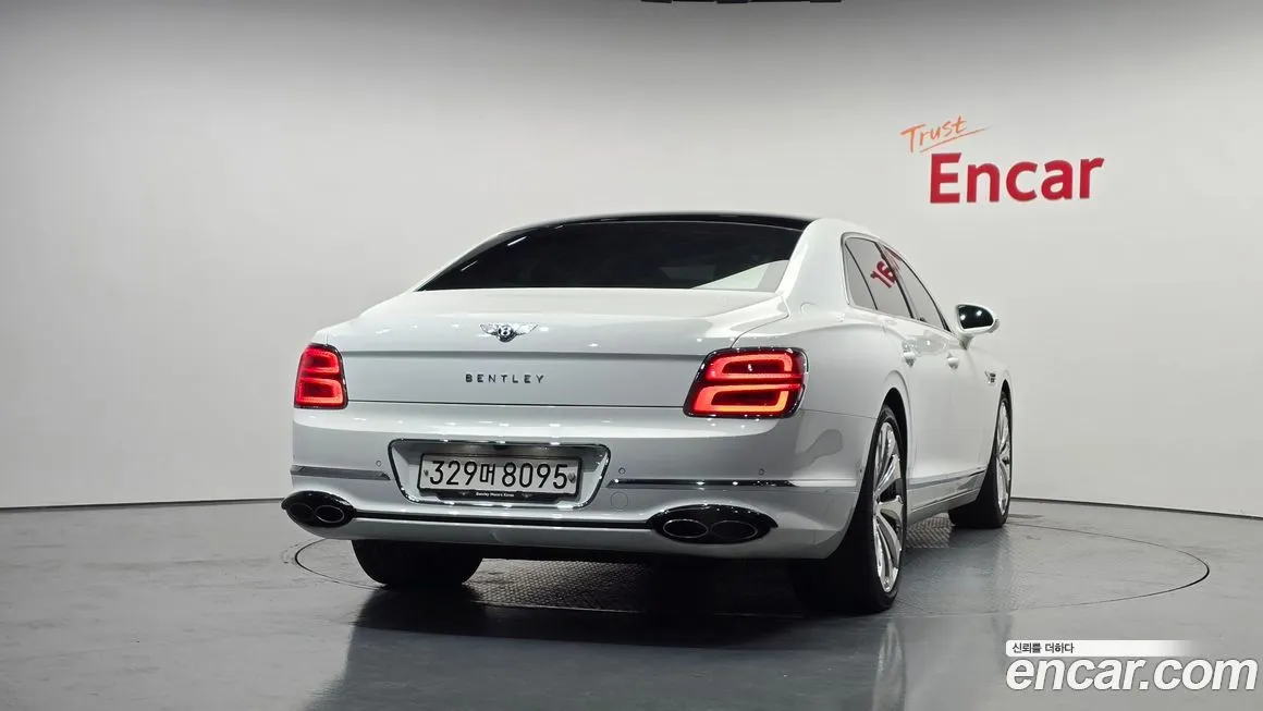 Bentley Flying Spur — фото 4