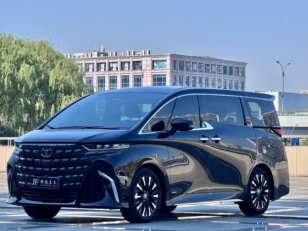 Toyota Alphard — фото 2