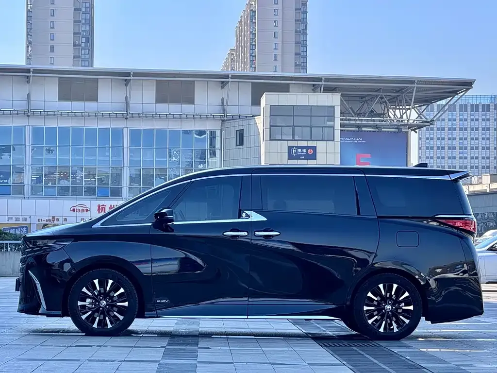Toyota Alphard — фото 3