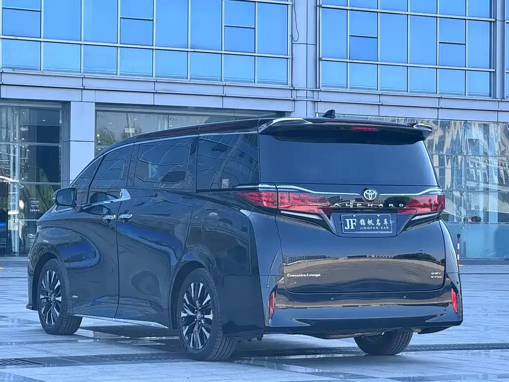 Toyota Alphard — фото 4