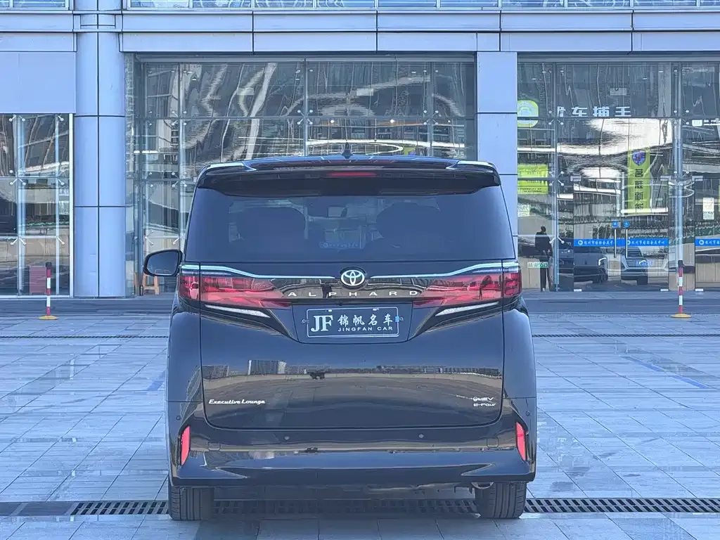 Toyota Alphard — фото 5