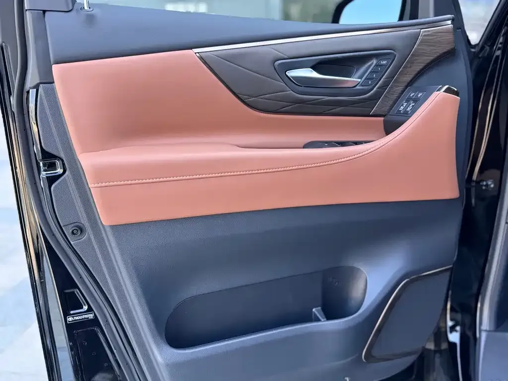 Toyota Alphard — фото 6